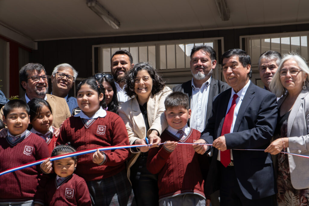 Autoridades y comunidad educativa inauguran escuela de Antiquina, provincia de Arauco
