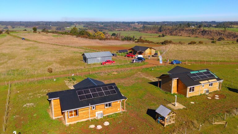 Casas Cañete paneles fotovoltaicos Serviu