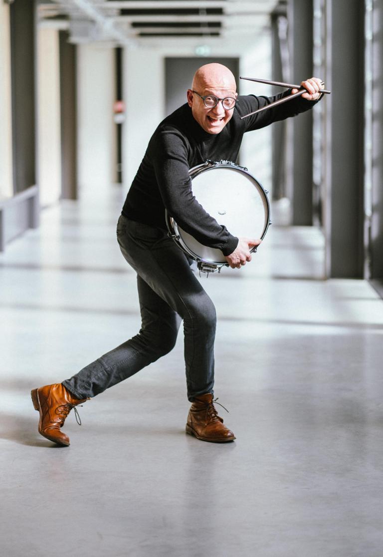Claudio Estay estrenará obra como percusionista principal en Teatro UdeC | Foto: Corcudec