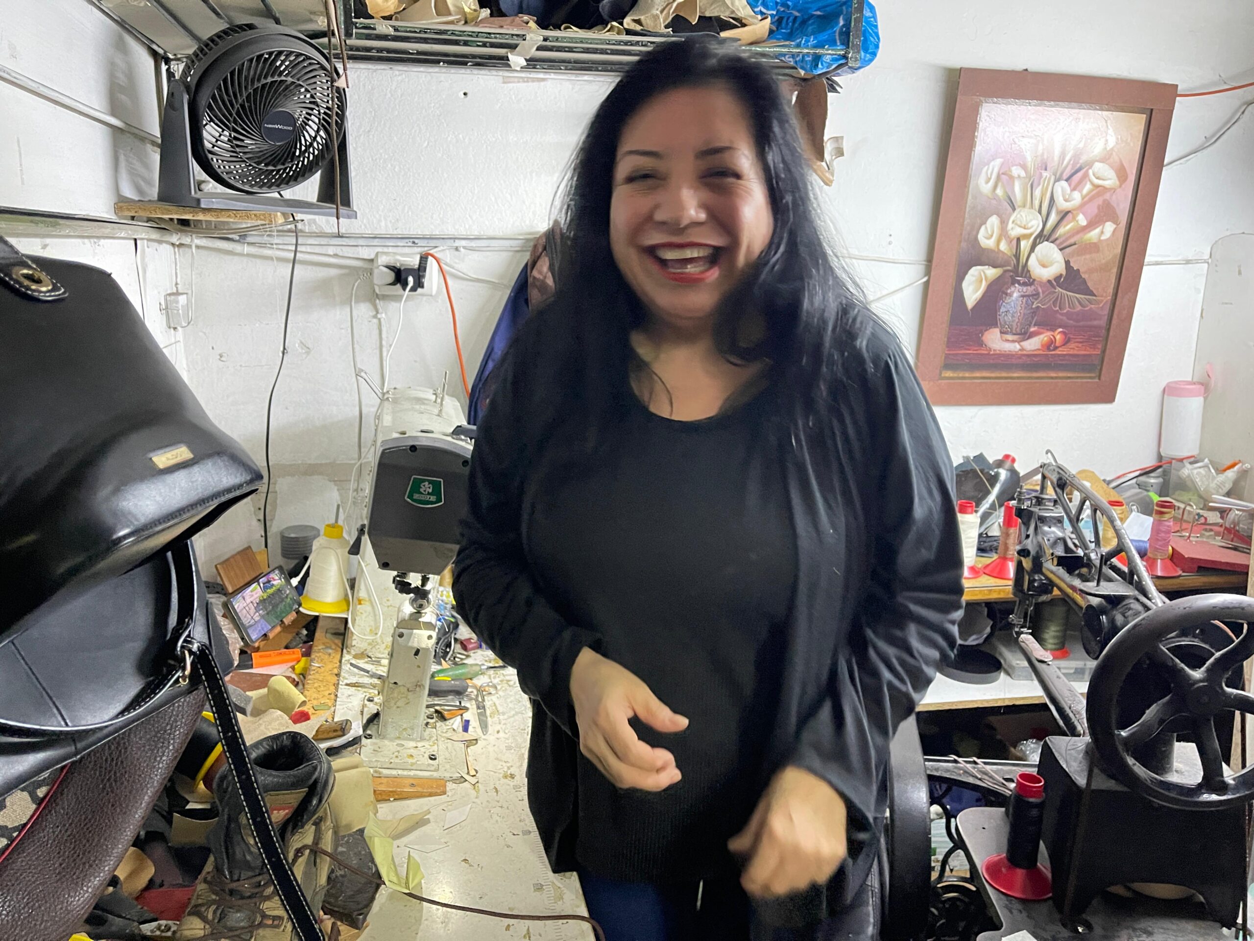 Trabajadora de Reparadora de Calzado Adonai