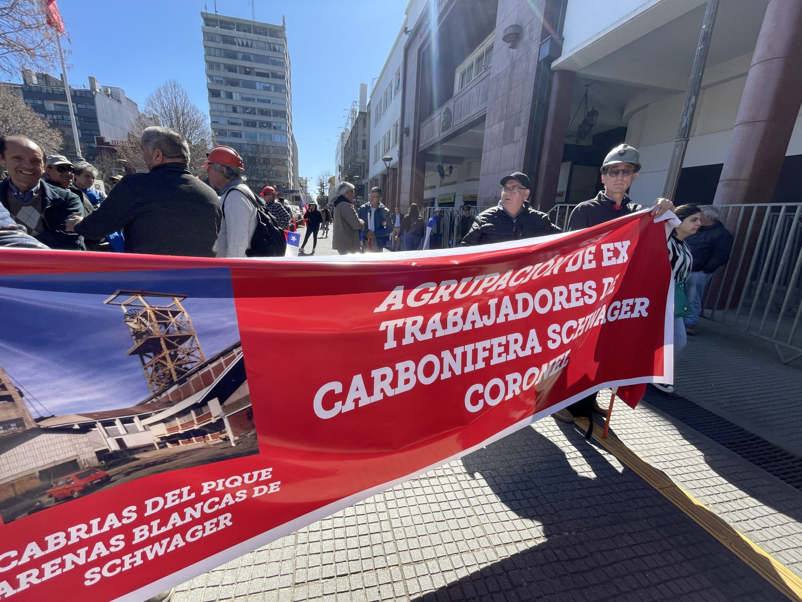 Ex Mineros de Coronel marcha