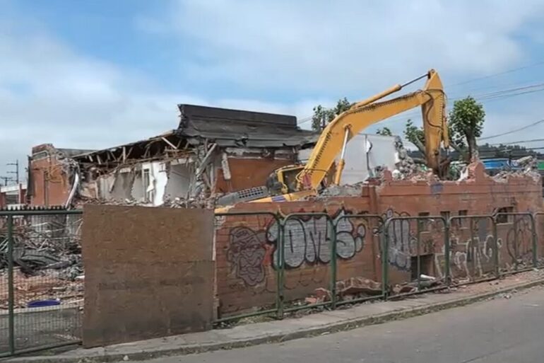 Demolición terminal de buses Camilo Henríquez