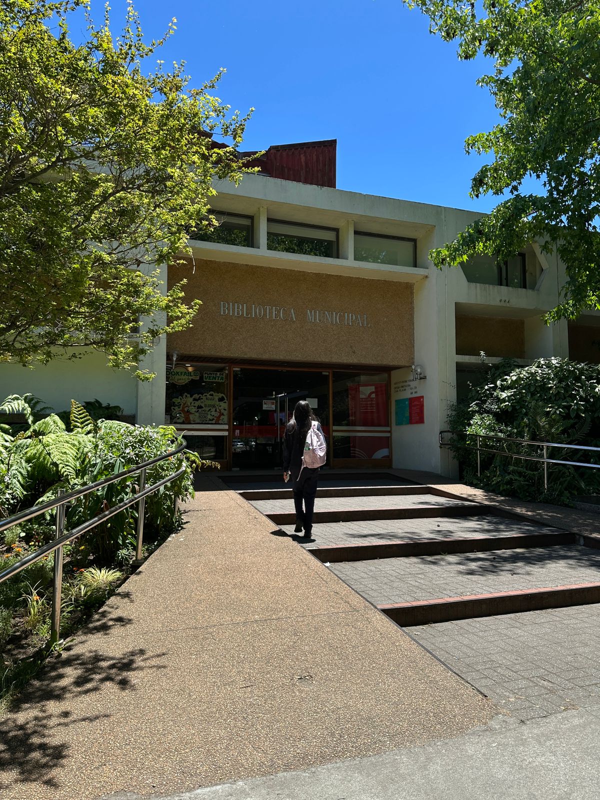 Biblioteca Municipal y Feria del Libro