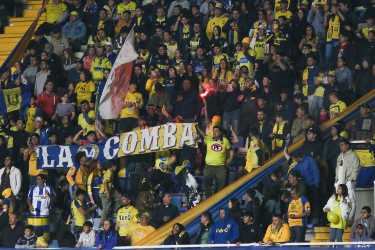 Hinchada de Fútbol UdeC vs Deportes Temuco | Foto: Agencia UNO | Archivo
