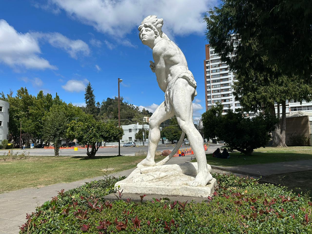 Estatuas UdeC Estatua Caupolicán