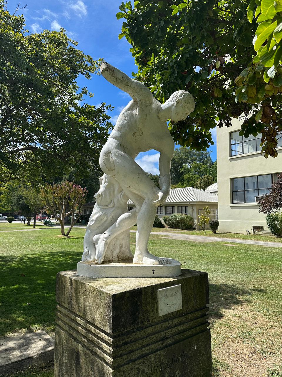 Estatuas UdeC Estatua El Discóbolo