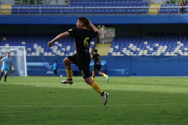 Matías Soto marcó el primer gol de la temporada de Fernández Vial en la Tercera División B | Foto: CD Fernández Vial a través de Facebook
