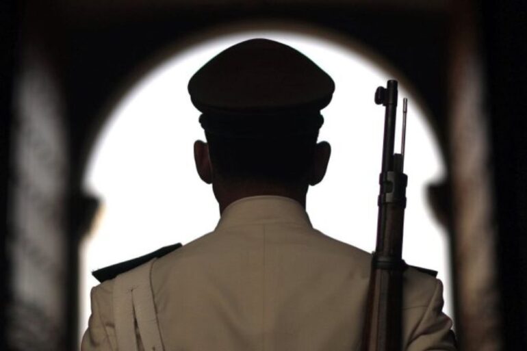 Carabinero guardia de Palacio