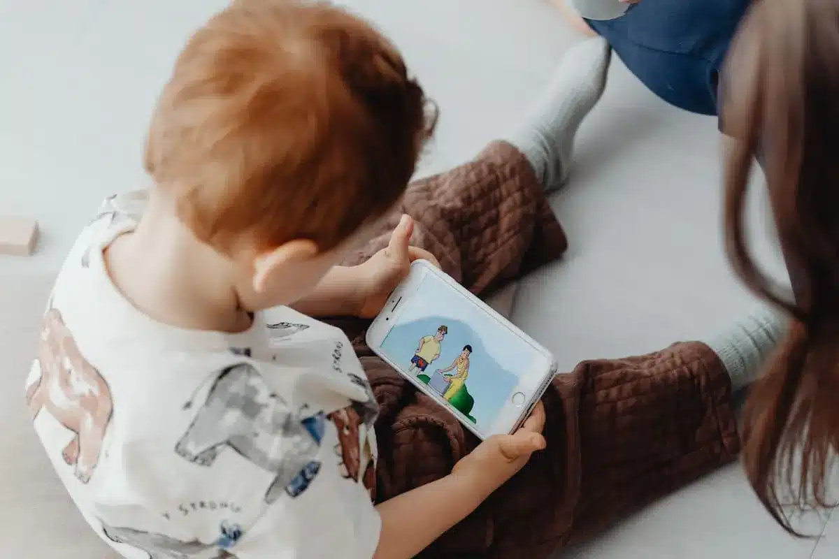 Niños celular