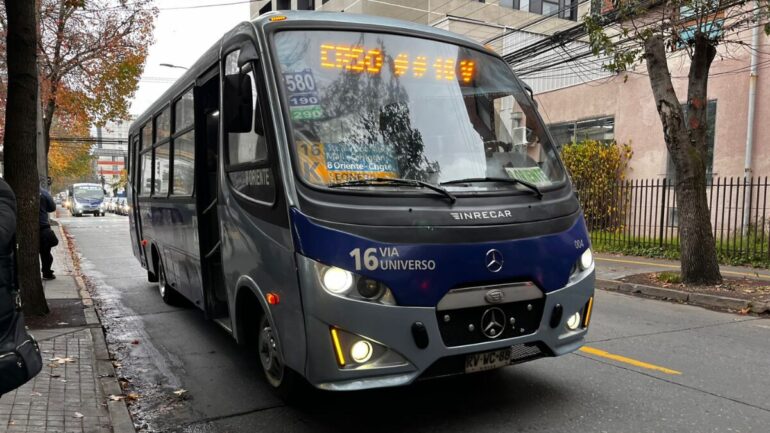Bus línea 16 Vía Universo