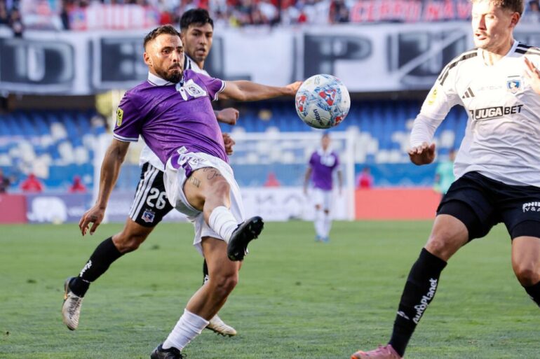 Nelson Sepúlveda disputando el balón con Joaquín Sosa de Colo-Colo | Foto: Lorena De Vecchio, Uno Noticias