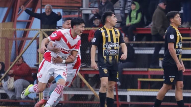 Deportes Valdivia vs. Fernández Vial, Fecha 21, Tercera División B, Grupo Sur | Fotografía: Deportes Valdivia a través de Facebook