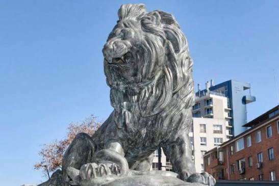 Leones estatua